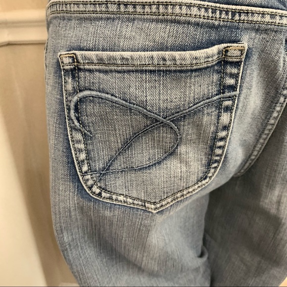 Chico’s Platinum denim light wash ultimate fit slim leg jeans - Picture 9 of 17